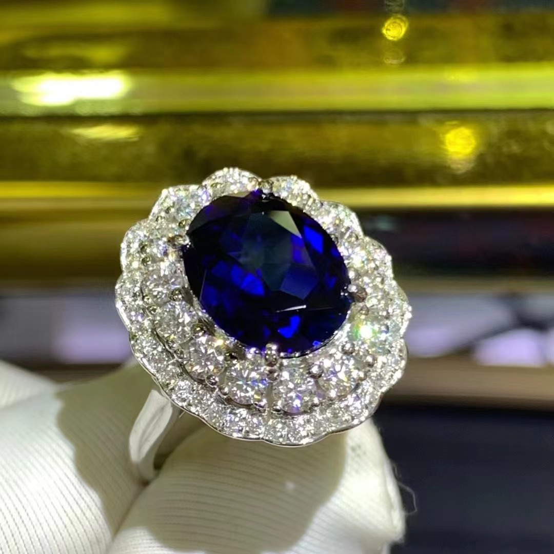 Cultivo con incrustaciones de zafiro 4.59 quilates de oro 9K con certificado GRC International Joyas reales simples