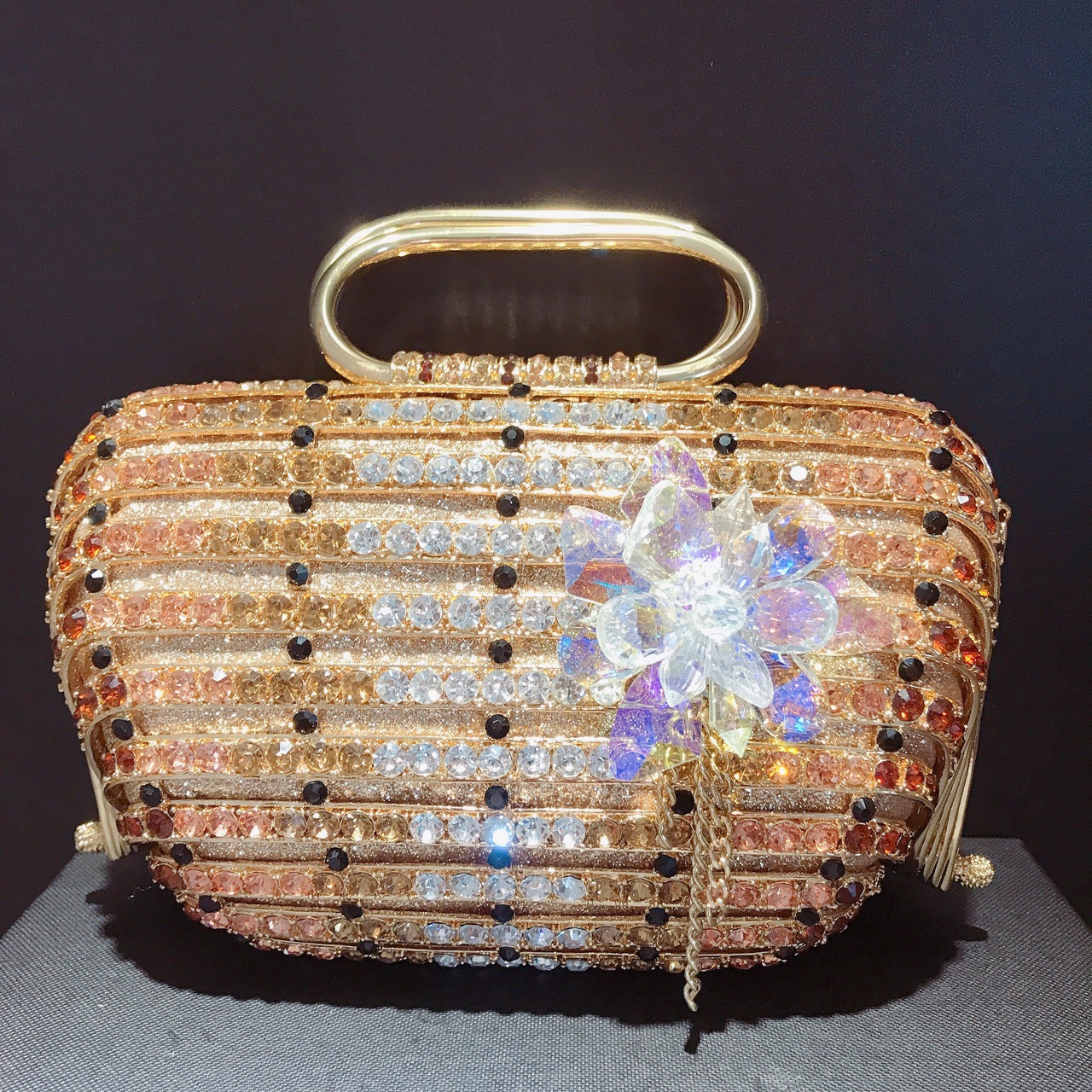 Túi clutch nữ đính đá dạ hội kim loại rỗng họa tiết lồng chim — Cá tính đặt làm, Màu xanh lục, Màu đỏ, Nền vàng kim cương trắng chi tiết 3
