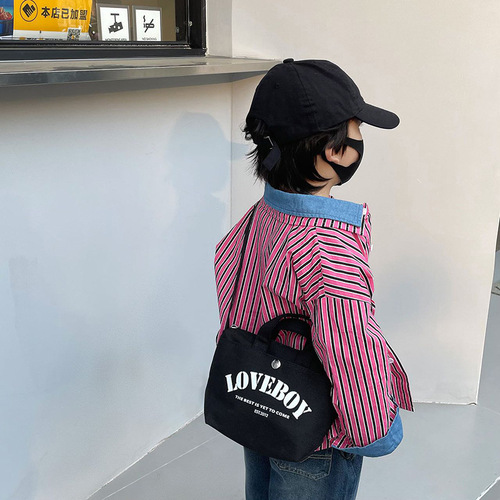 儿童小包包新款网红男孩单肩包洋气女童字母帆布包外出手提包