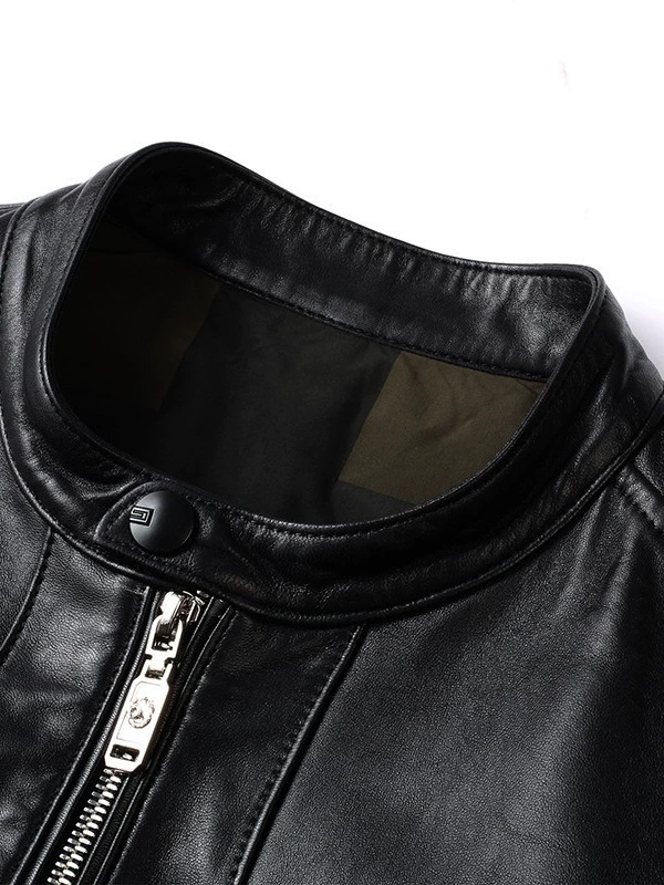 Short demi-season down jacket for leisure