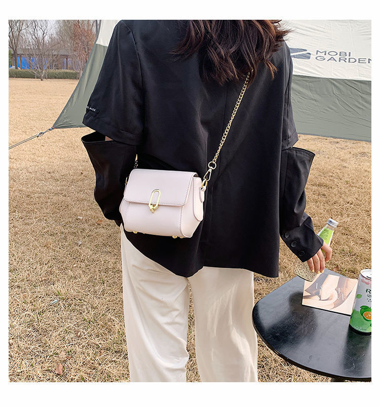 Korean Lock Messenger Bag Change Mobile Phone Bag Chain Shoulder Bag display picture 5