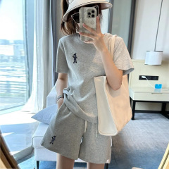 半袖スポーツレジャースーツ女性夏の薄いタイプのゆるい学生は香港風の小さい人の半ズボンの2つのセットのinsに合います。