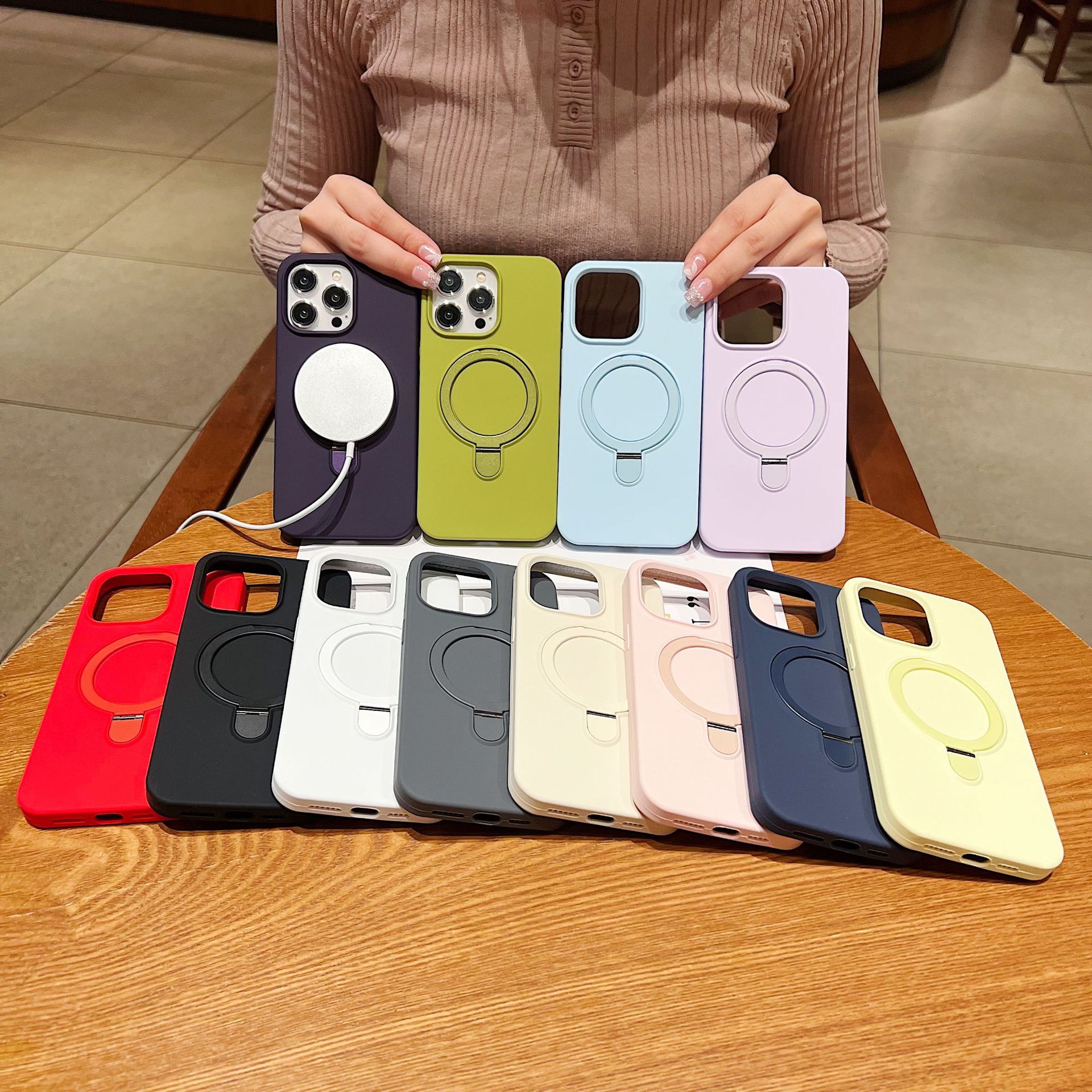 Aplicable para Apple 17Promax Case Silicone Liquid Magnetic Bracket iPhone 15 Case 12Promax