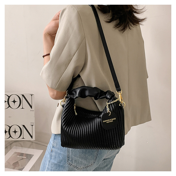 Strukturierte Handtasche mit vertikalen Streifen 2024, neues Nischendesign, Umhängetasche mit einer Schulter, vielseitige Tasche im ausländischen Stil, Großhandel für Damen_voghion.com