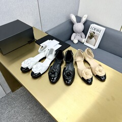 小香風山茶花中空サンダル女性2025新型メアリージェーン羊皮混色平底靴一字靴付き