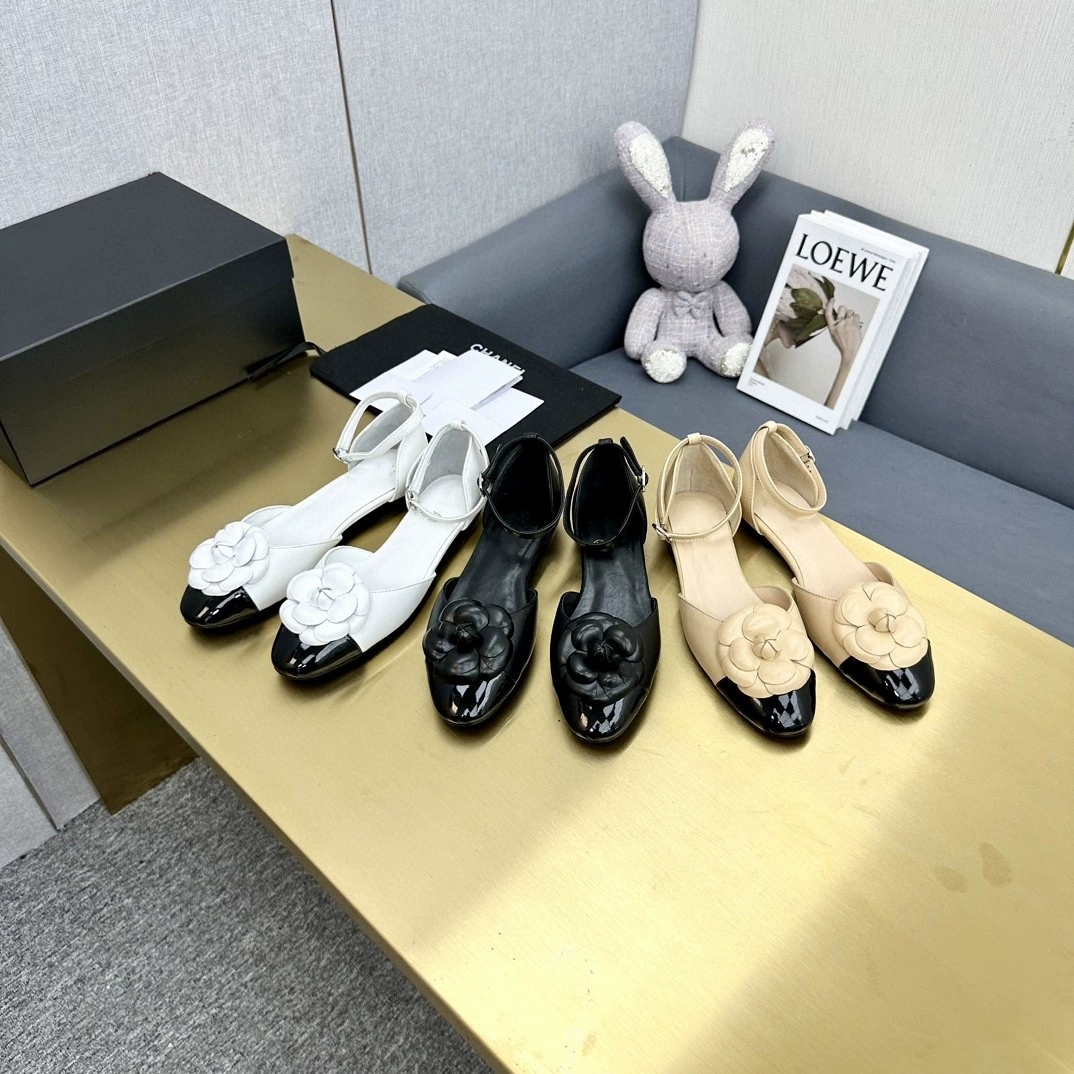 Little Xiangfeng Камелия полые сандалии женские 2025 новые туфли из овчины Мэри Джейн