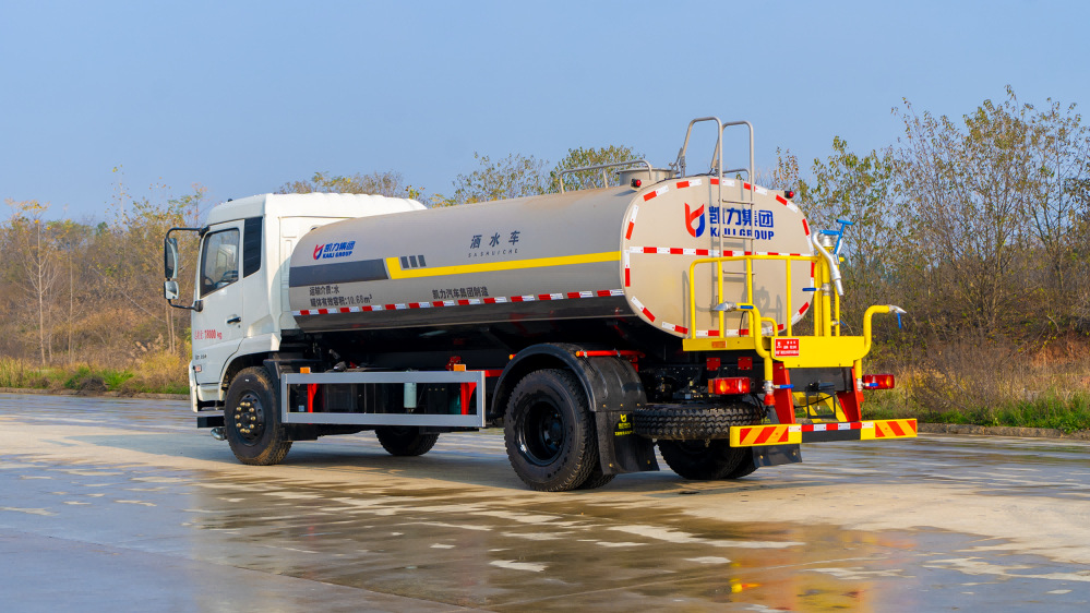 National Vi Dongfeng Tianjin 14-Cubic-Meter Sprinkler Truck, 15-Cubic-Meter Foton Sprinkler Truck, Landscaping and Roadworks Spraying Vehicle