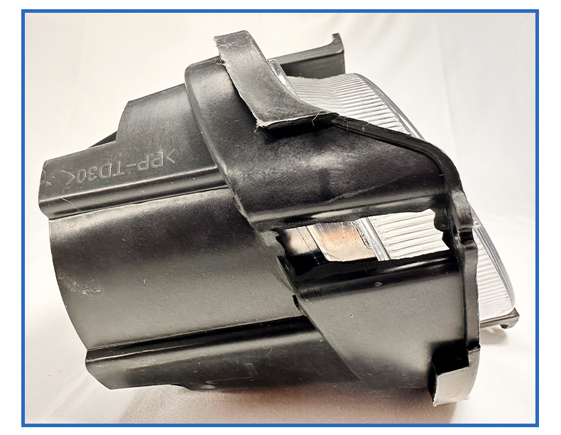 Suitable for Ssangyong Aiteng front fog lamp left 8320121001 right 8320221001
