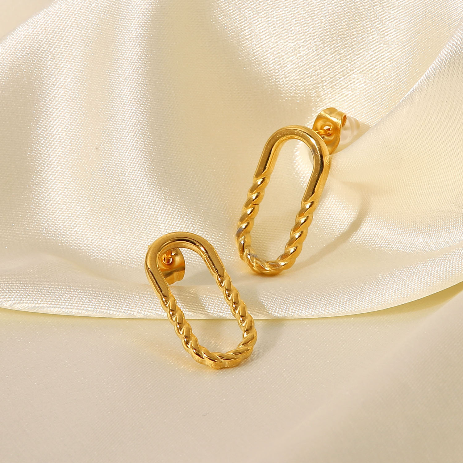 Fashion Simple 18K Gold Oval Semi-Glossy Semi-Twist Stainless Steel Earrings