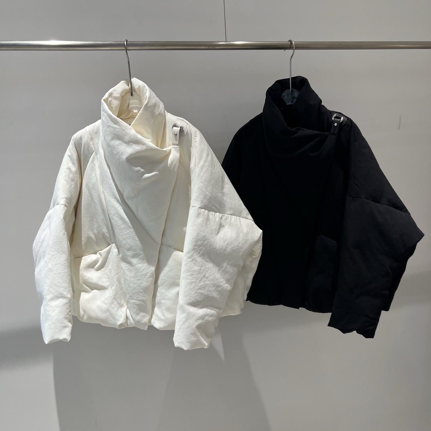 2025 New Winter Women's Design Loose Warm Buckle down Jacket Fashionable Jacket 004008