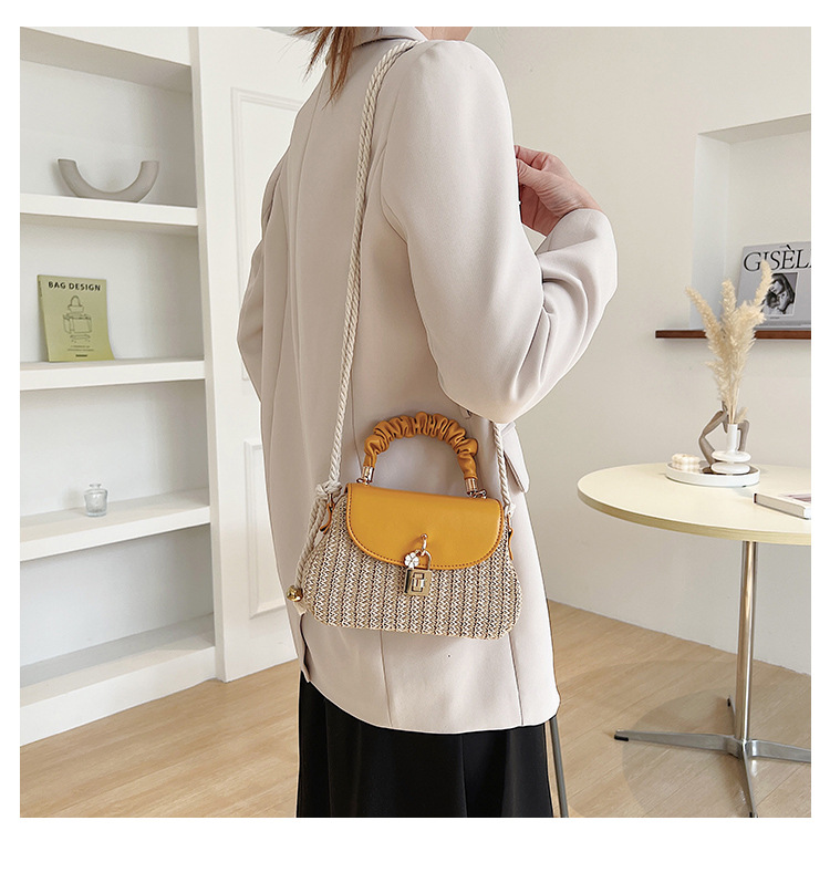 Women's Medium Straw Solid Color Vintage Style Cloud Shape Lock Clasp Straw Bag display picture 2