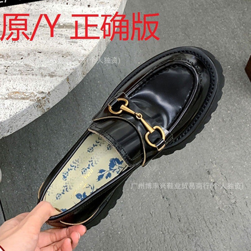 厚底レザーの英国風PメリージェーンMIUゴールドコインシューズ、レディースラウンドトゥレザーシューズ、レディースシングルシューズ