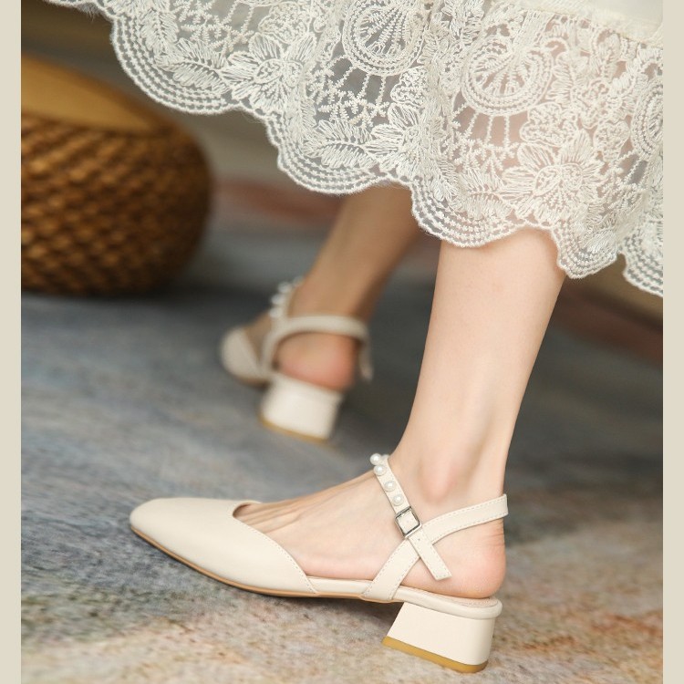 Sandalias de perlas de cabeza de hadas 2026 verano versátil tacones gruesos suaves zapatos de talón medio Mary Jane