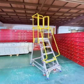 脚手架;家用梯;仓储车间用梯