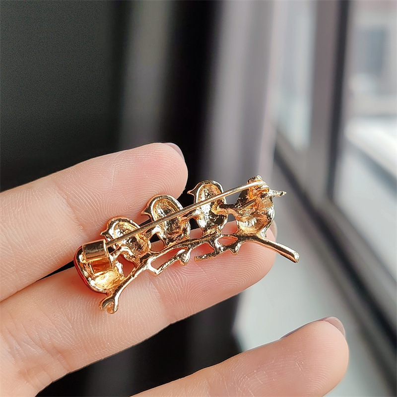Foreign trade cartoon cute colorful 5 bird brooch high-grade enamel drop oil colored glaze Diamond animal scarf buckle