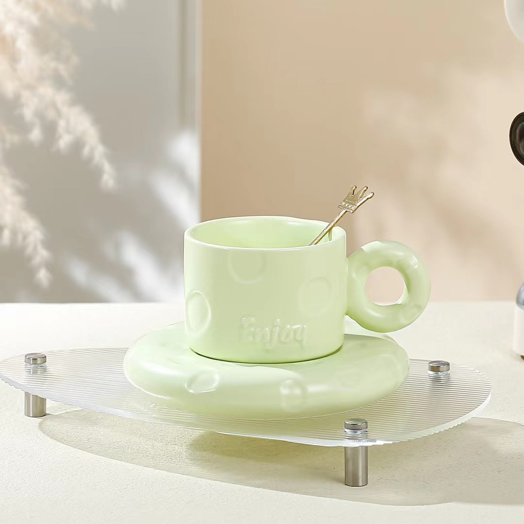 Personalidad creativa donut color caramelo taza de café y platillo combinación tarde té taza Oficina simple
