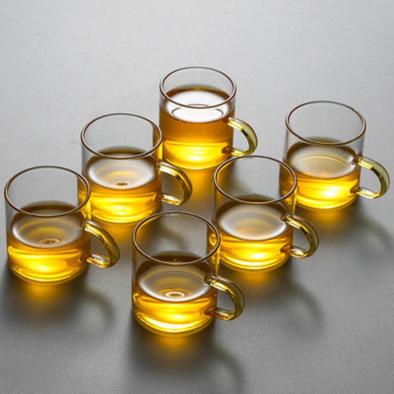 Venta al por mayor de vidrio borosilicato pequeña taza de té mango de color taza de vidrio con mango taza de té de Kung Fu transparente