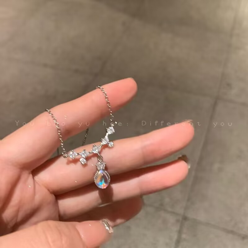 Collar de piedra lunar lágrimas para las mujeres ins estilo luz lujo elegante diseño de alto grado colgante cadena clavícula cumpleaños