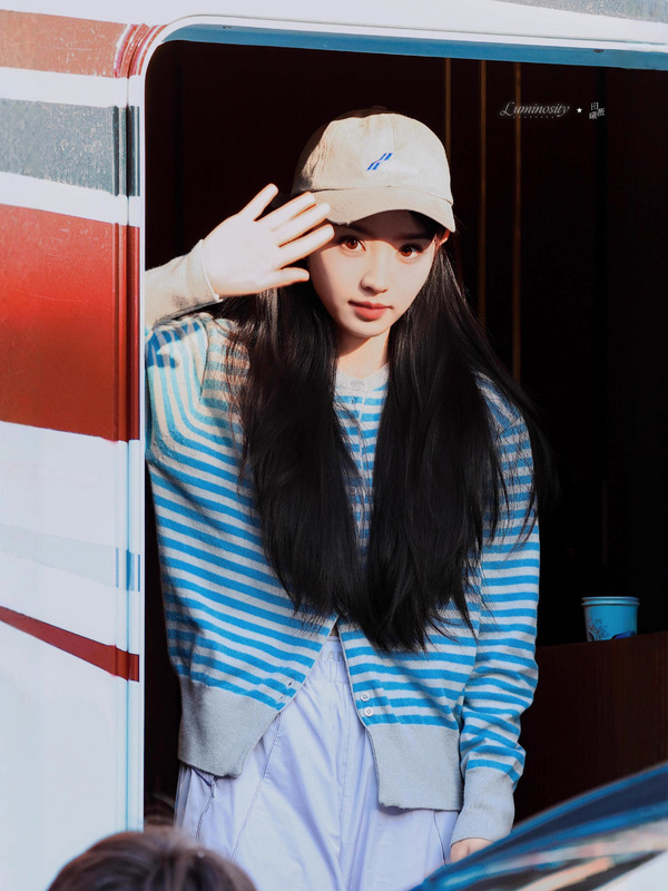 现货 田曦薇同款 韩国设计师品牌 经典时尚条纹针织70%羊毛开衫女|undefined