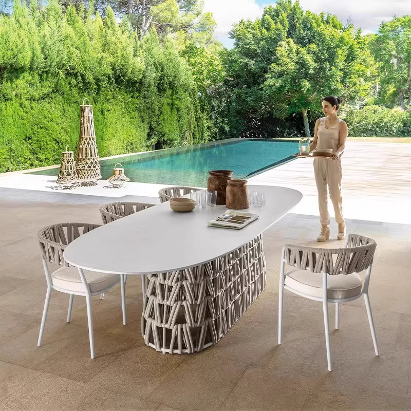 Una mesa y cuatro sillas (con una mesa larga de 180cm)