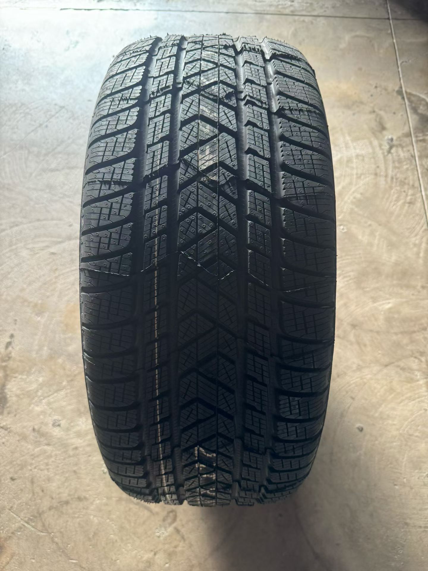 Genuine Pirelli winter tires, imported from Germany, with run-flat technology, size 285/45R21, 113V, XL