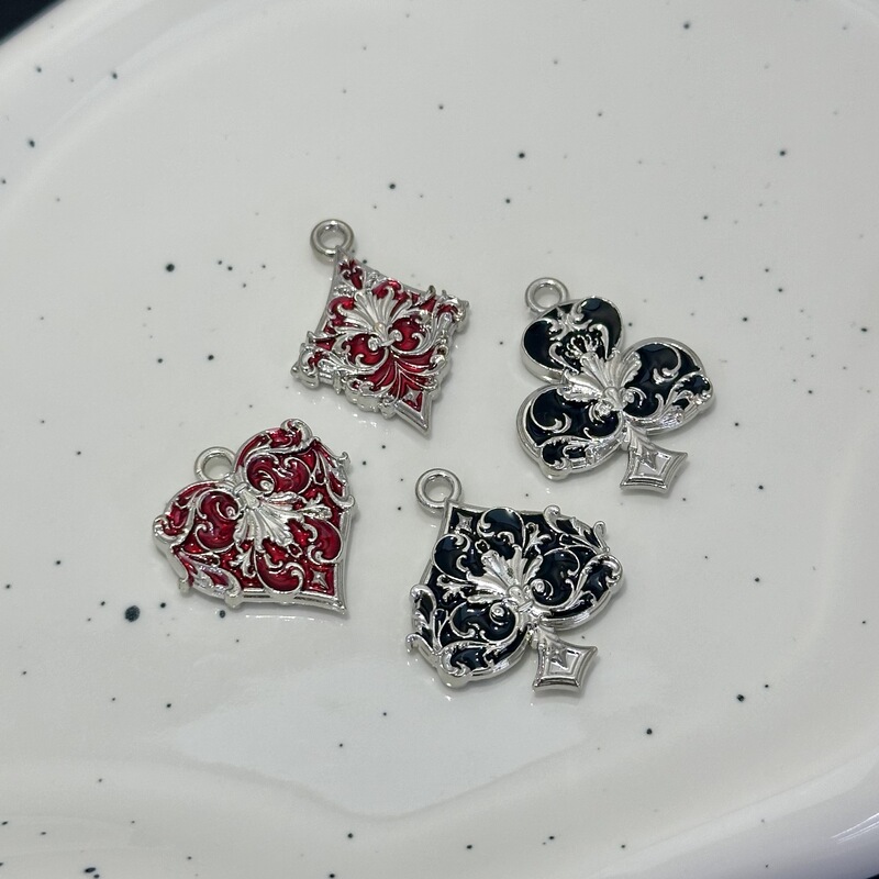 New vintage personalized alloy poker element oil drop pendant diy key chain production material spades plum blossom New vintage personalized alloy poker element oil drop pendant diy key chain production material spades plum blossom