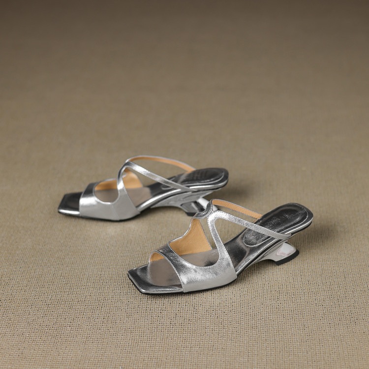 Sandal nữ da bò mũi vuông hở ngón gót lạ mắt — màu đen, màu trắng ngà, bạc chi tiết 108