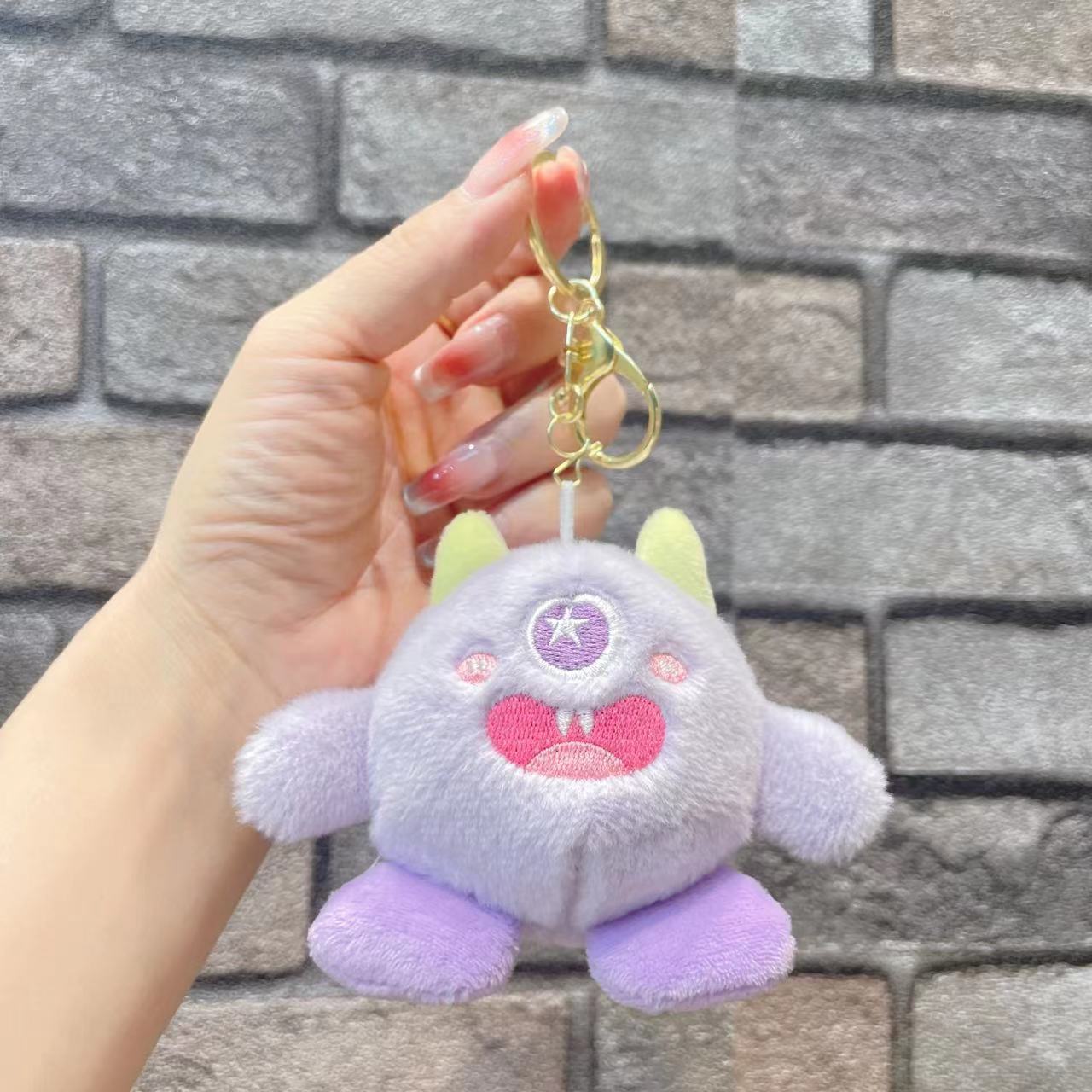 ぬいぐるみのかわいいアクセサリーのぬいぐるみのペンダント卸売りのおもちゃの子供のかばんの漫画の子供の鍵は子供の機械をつかみます。