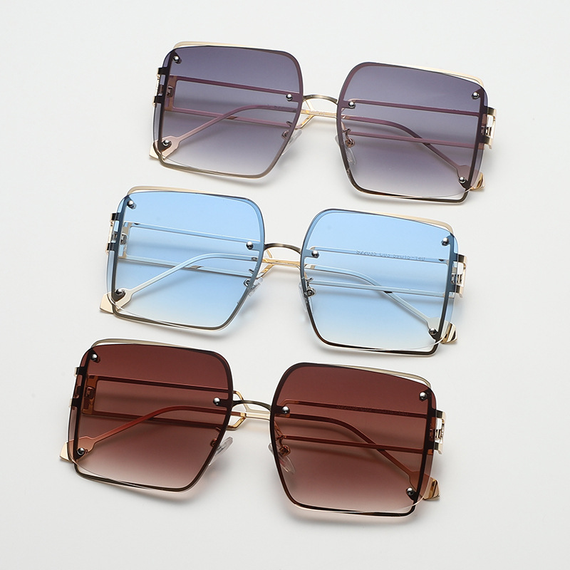 Fashion Metal Full Frame Square Men Women's Hollow Street Shot Sunglasses display picture 4