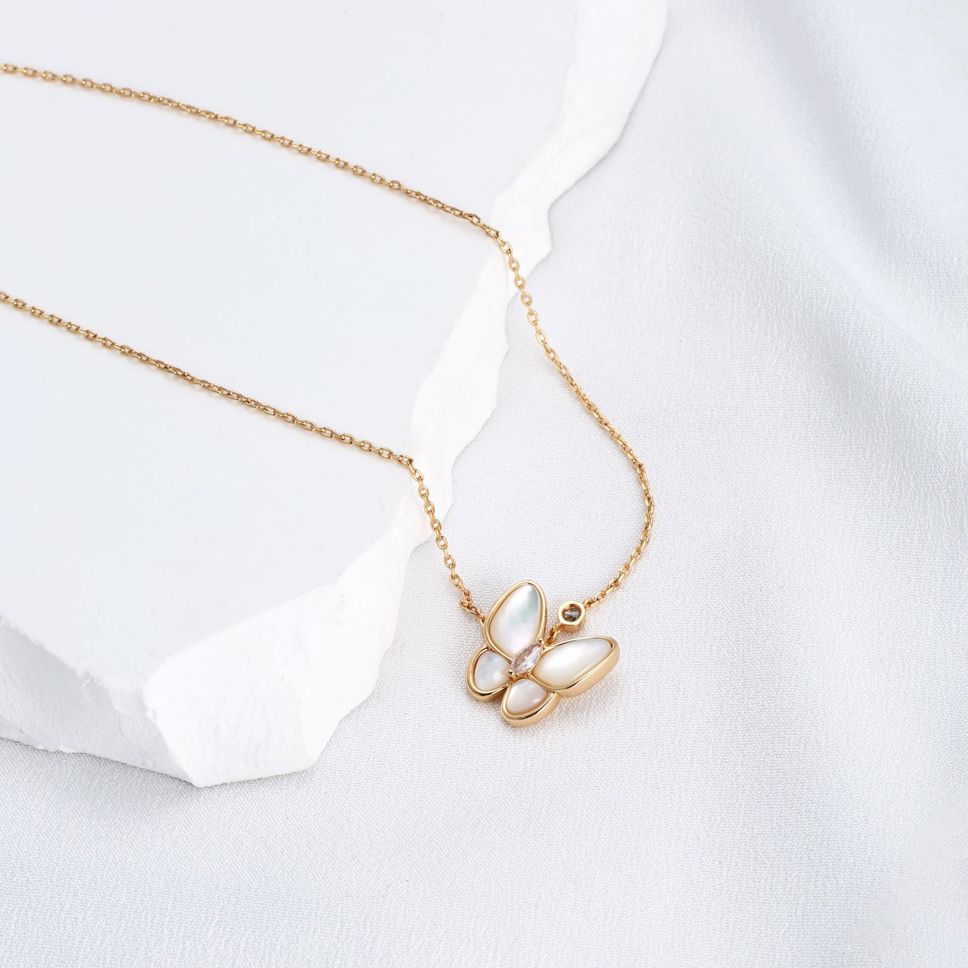Unisex Mode Einfache Weiße Mutter Der Perle Schmetterling Halskette Weibliche Temperament Vielseitige Net Version Süße Schlüsselbein Kette_voghion.com