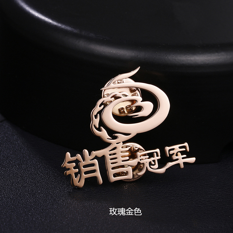 맞춤형 세트 핀 티타늄 스틸 중공 배지 맞춤 제작 된 스테인레스 스틸 브로치 로고 문자 이름 DIY