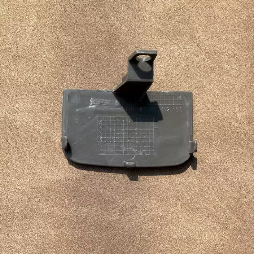 Applicable to 7 series E65 E66 2005-2008 rear trailer cover traction cover car hook cover trailer cover trim cover