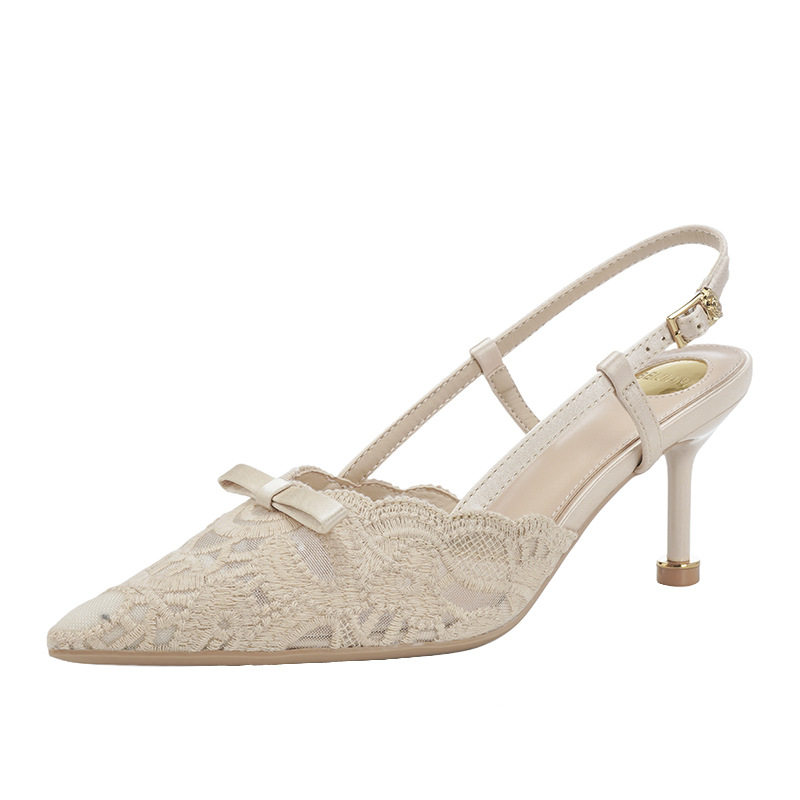 Sandal cao gót mũi nhọn bít mũi quai hậu thêu ren nơ, gót mảnh 6–8 cm — Màu be, màu đen