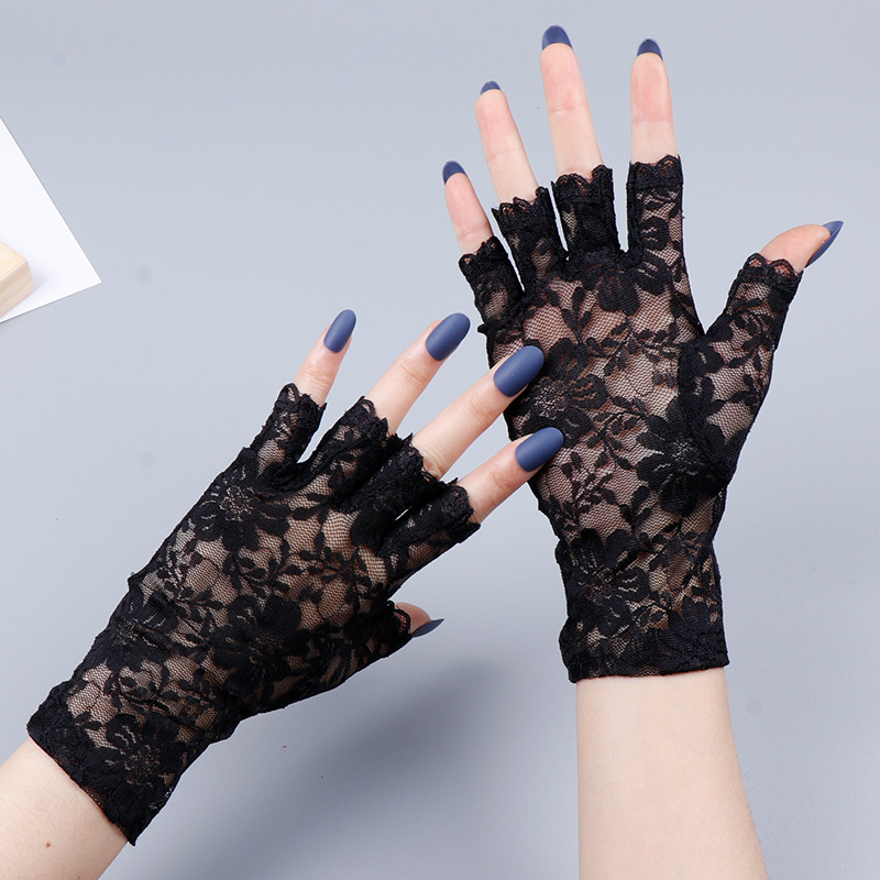Lace gloves