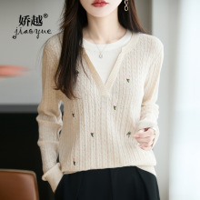 2025新款撞色假两件针织衫女V领刺绣休闲长袖麻花上衣外穿打底衫