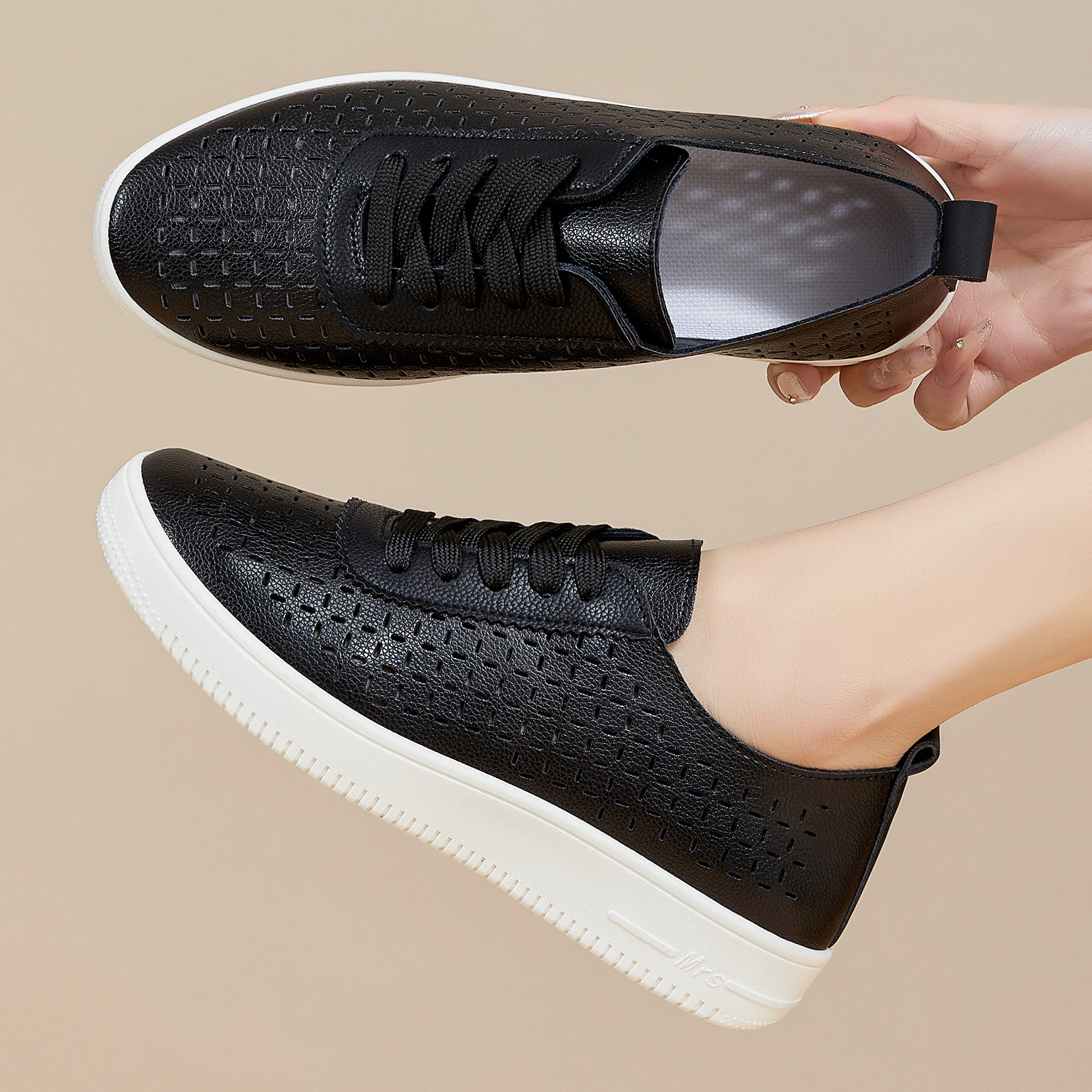 Zapatos de mujer de verano coreano ultra delgados zapatos blancos transpirables suelos suaves cómodos zapatos casuales zapatos de skate cómodos zapatos individuales