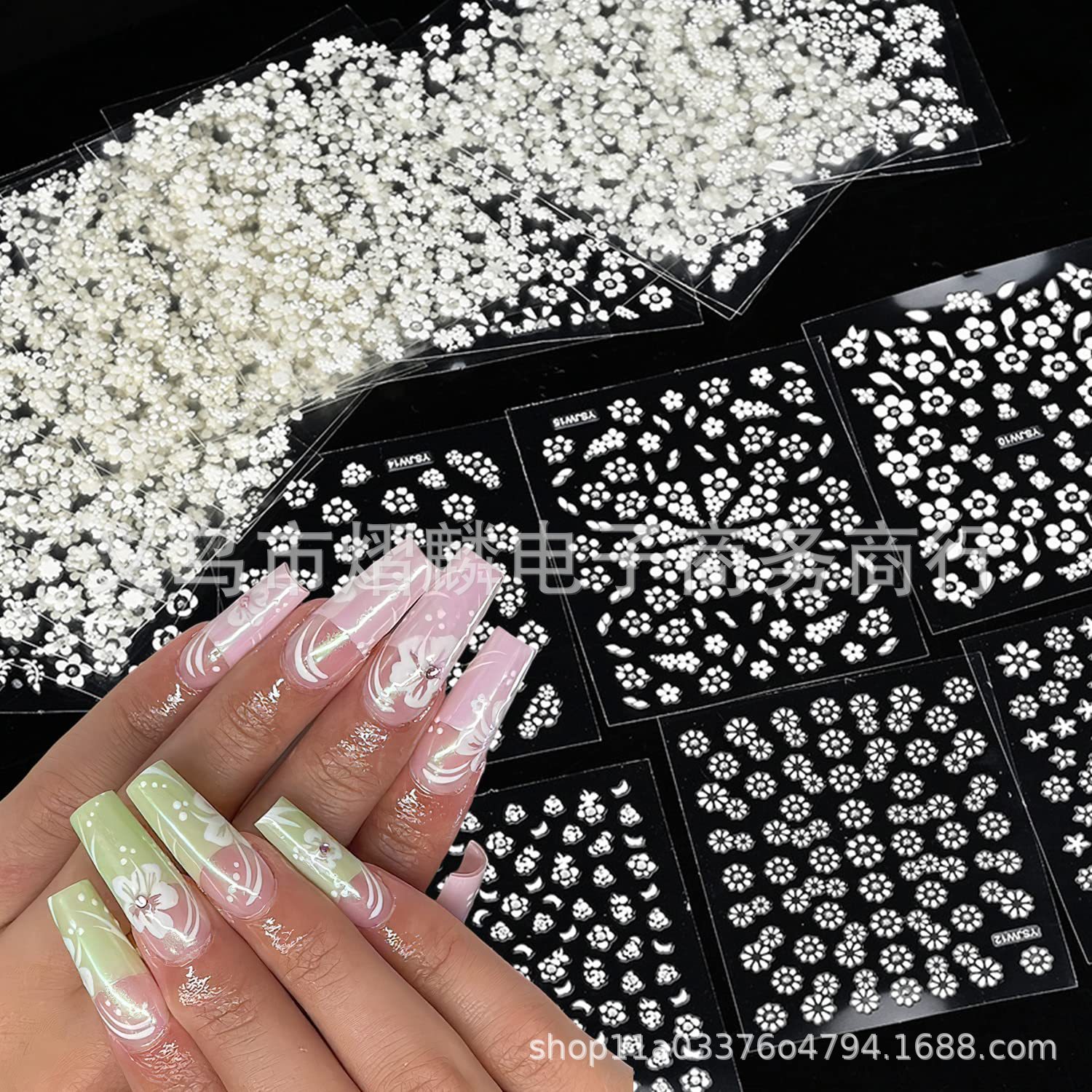 다이아몬드가 박힌 작은 흰색 꽃 사진 30장