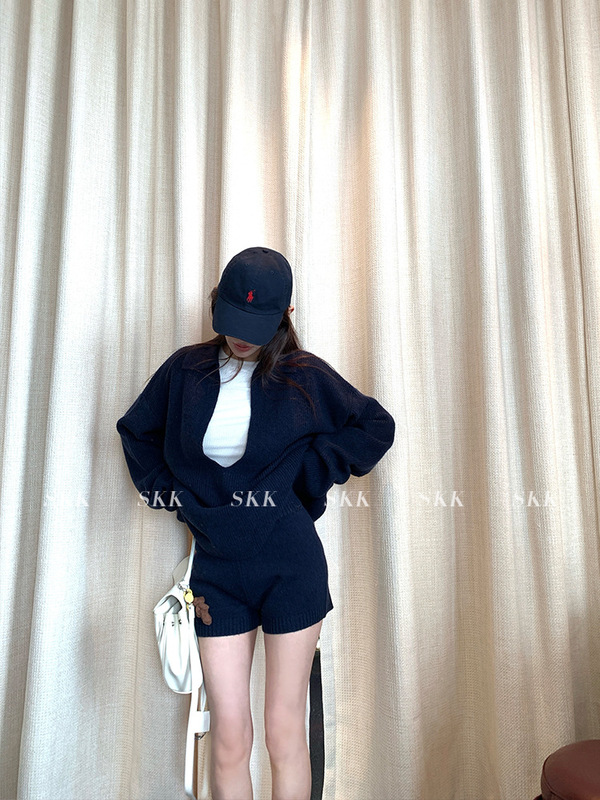 Skk Store 自在起居 松弛感羊毛大V领坑条针织衫短裤休闲套装女秋|undefined
