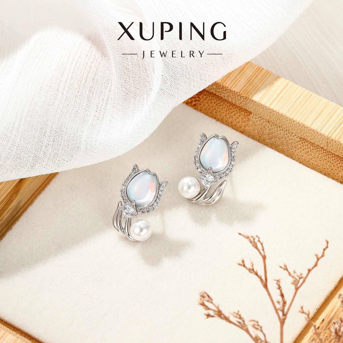 Xuping aleación de cobre chapado blanco pernos de piedra moca simple pequeño fresco tulipán orejetas casuales mujeres personalizadas al por mayor