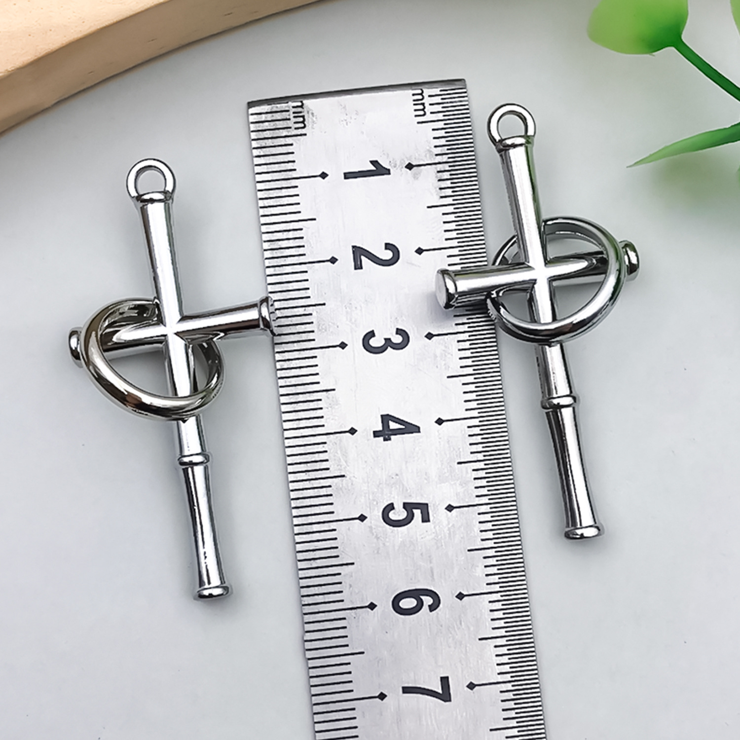 1 white k punk hip hop circle ring cross 50x24mm-6.2g-22363