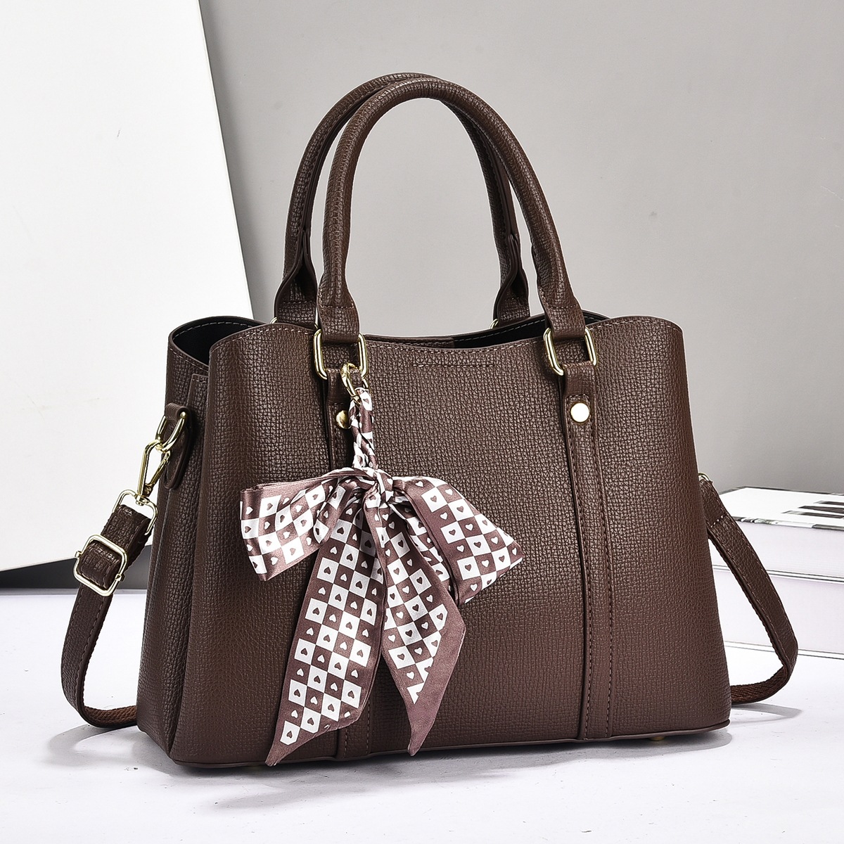 Bolsas de hombro casuales de gran capacidad, bolsas de moda diarias, bolsas transfronterizas, bufandas de seda colgantes, bolsas de mano.