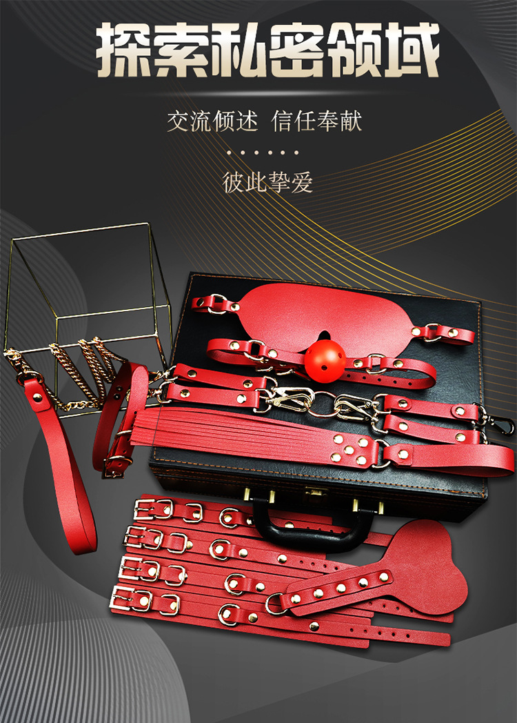 PU Leather Bondage Kit with Handcuffs, Nipple Clamps and Low-Temperature Candles in Black Storage Case — detail image 17