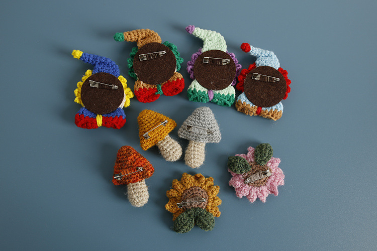 10g Weight Brooches Classification Casual, Daily Occasion Cashmere Material Flower Pattern Autumn&Winter Season Women's Gender Knitting Design Cartoon Style Cartoon Pin Flower Cashmere Knitting Women's Brooches 2
