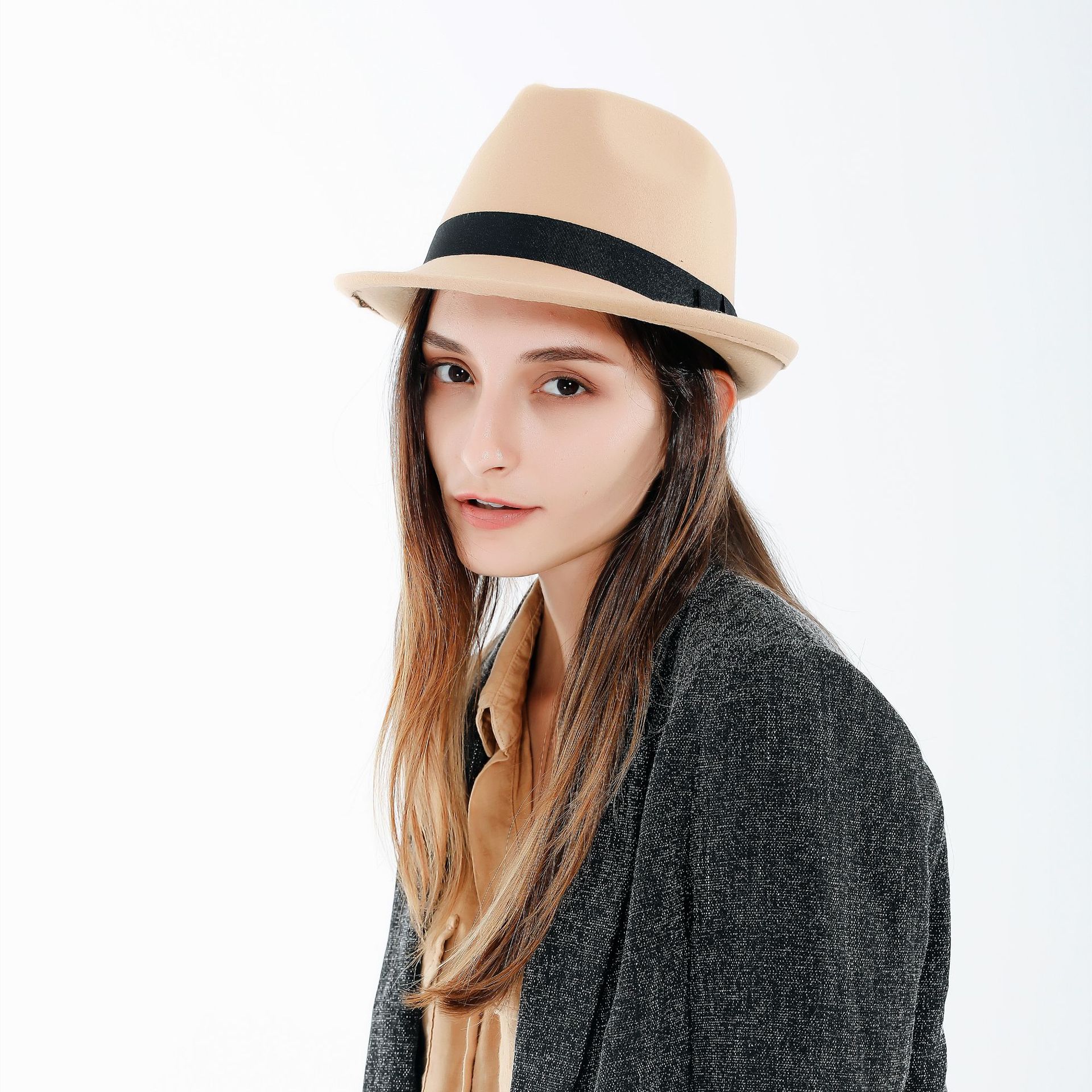 2021 primavera y otoño invierno hombres y mujeres retro fieltro color sólido sol sombrero moda rendimiento bombín sombrero