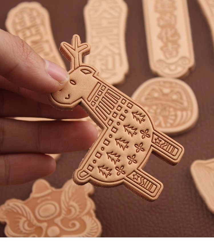 Natural-color vegetable-tanned three-dimensional leather block pendant, hanging decoration, lion dance Dharma keychain, New Year good luck bag, car pendant undefined