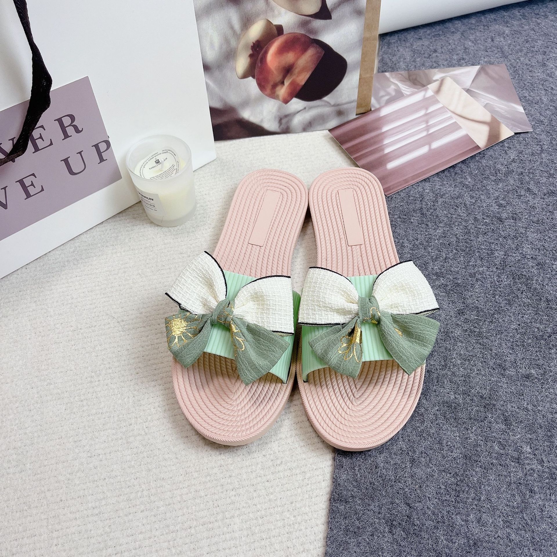 2023 verano nuevo brillante rhinestone Flip Flop de las mujeres de alto grado flip-flop zapatos de las mujeres de moda perezoso fresco al por mayor