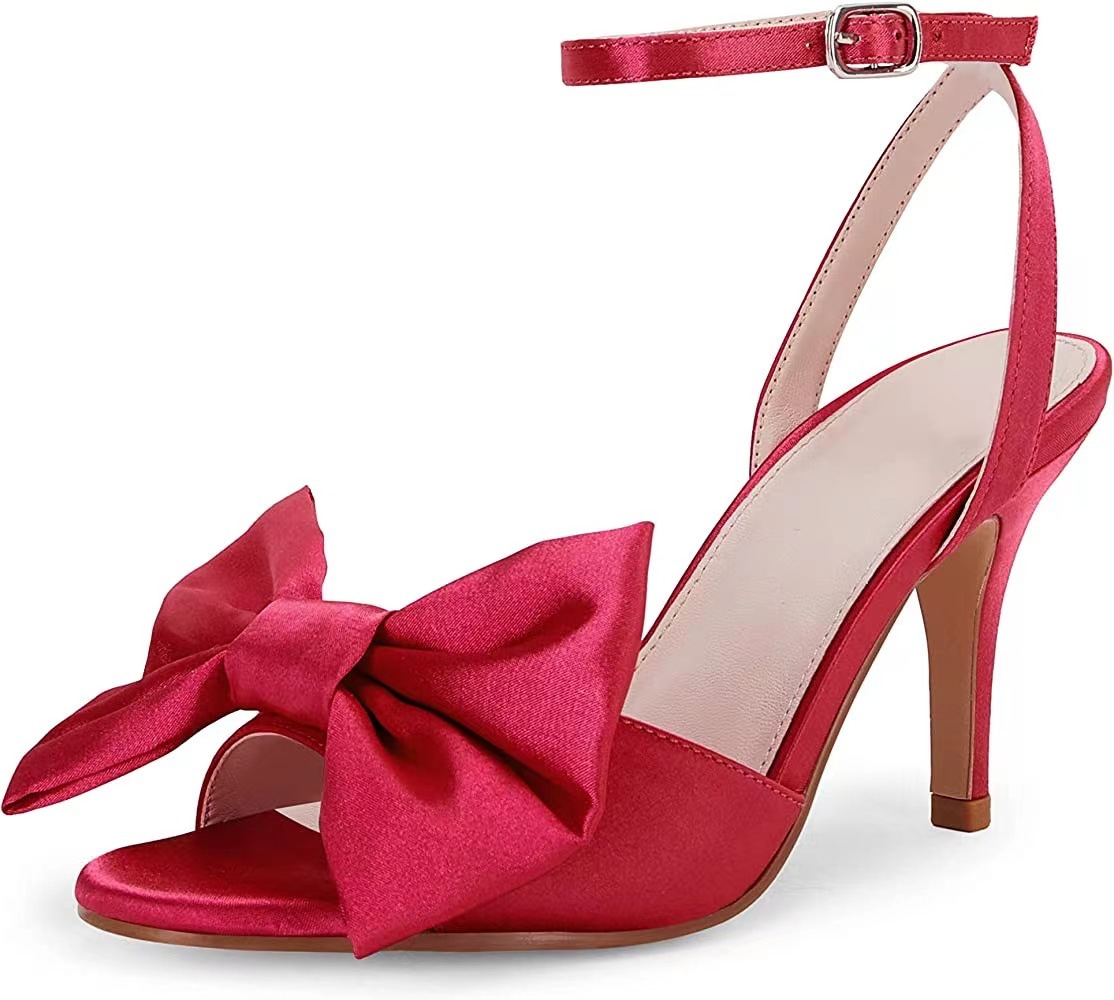 Summer sandals with bow heels