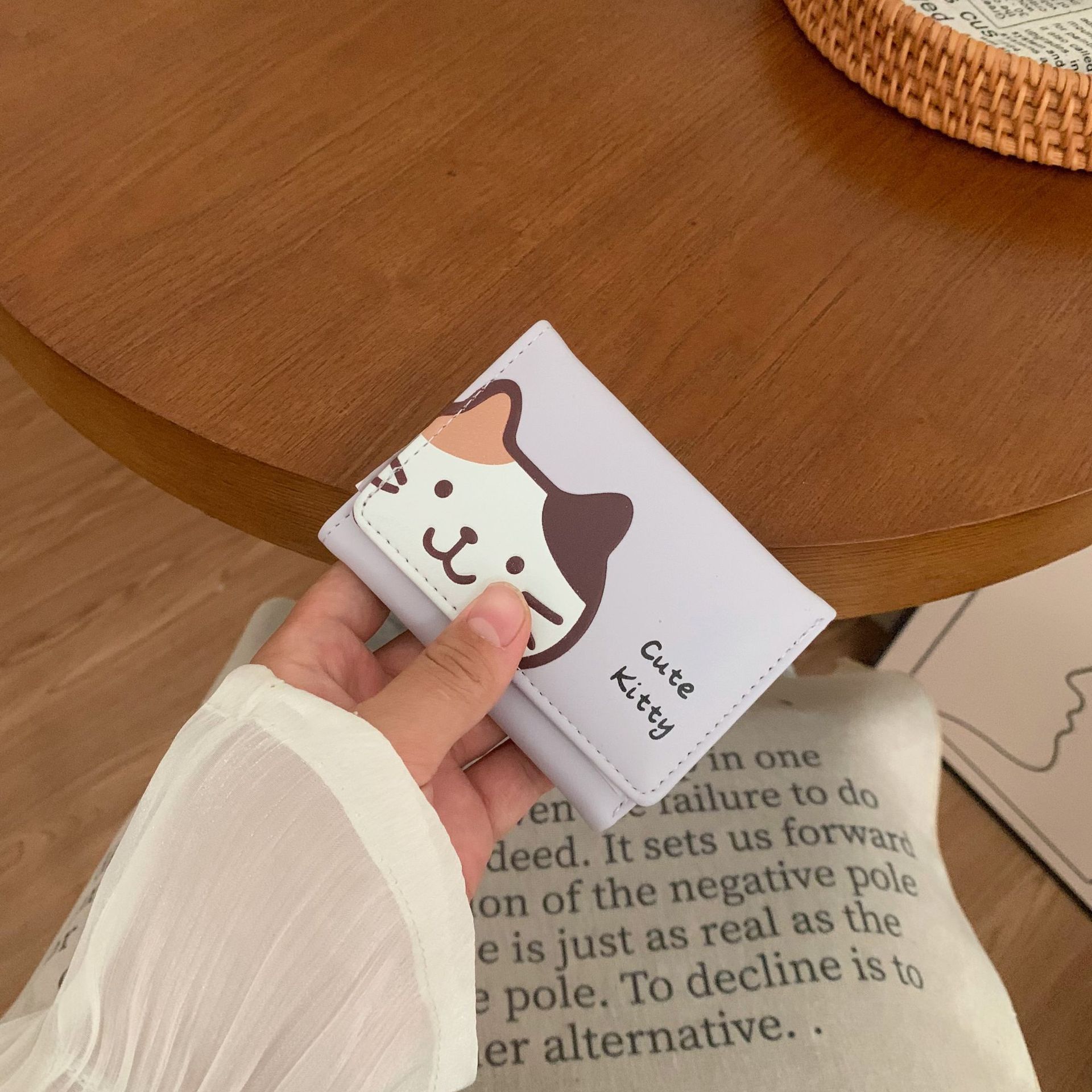 Estilo caliente transfronterizo nuevo estilo billetera corta para mujer al por mayor impresión japonesa billetera corta para mujer moda todo fósforo