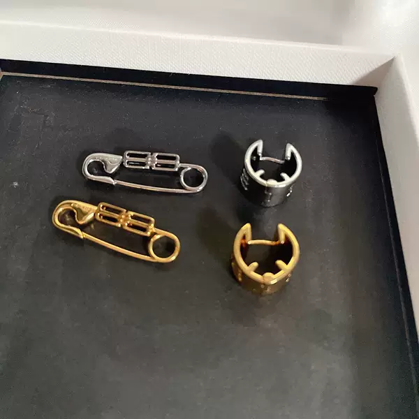 Parisian-style unique pin earrings in gold and silver, asymmetrical, versatile, street-style, trendy, unisex earrings