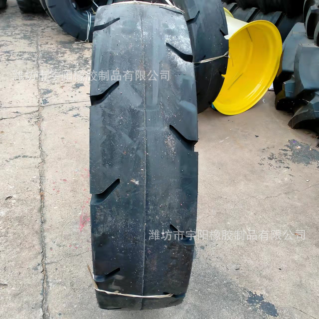 9.75-18 10.00-20  12.00-24 井下铲运机 压路机轮胎 煤矿 铁厂